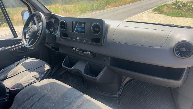 Mercedes Benz Sprinter image 1