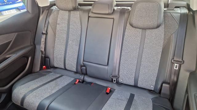 Peugeot 3008 image 8