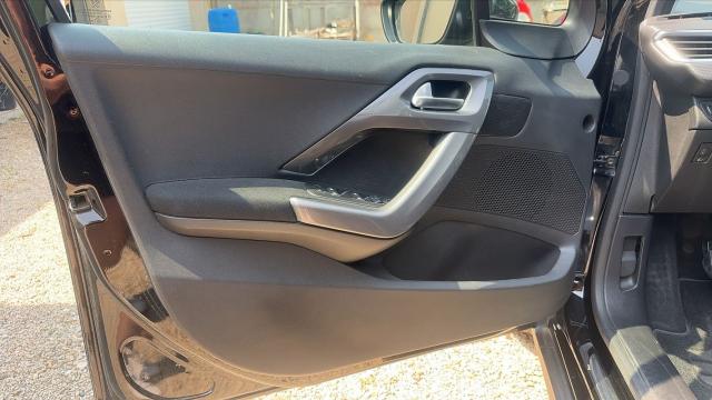 Peugeot 2008 image 8