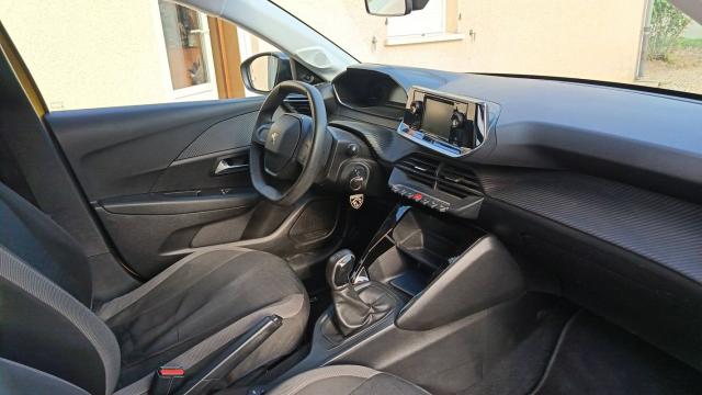 Peugeot 208 image 6
