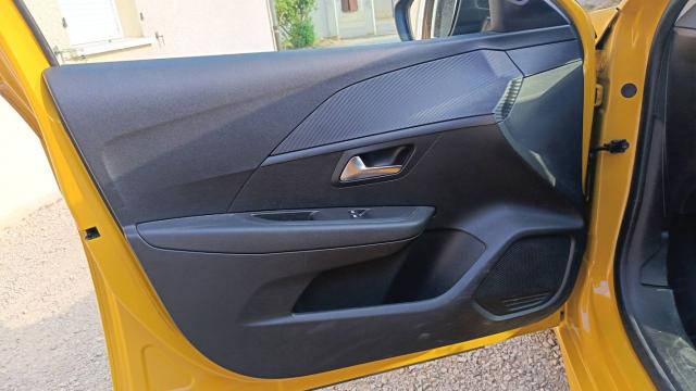 Peugeot 208 image 8
