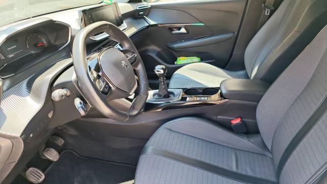 Peugeot 208 image 9