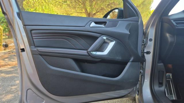 Peugeot 308 image 2