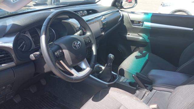 Toyota Hilux image 8