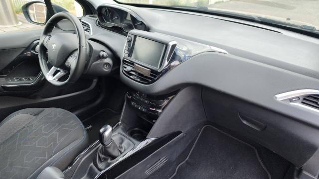 Peugeot 2008 image 8