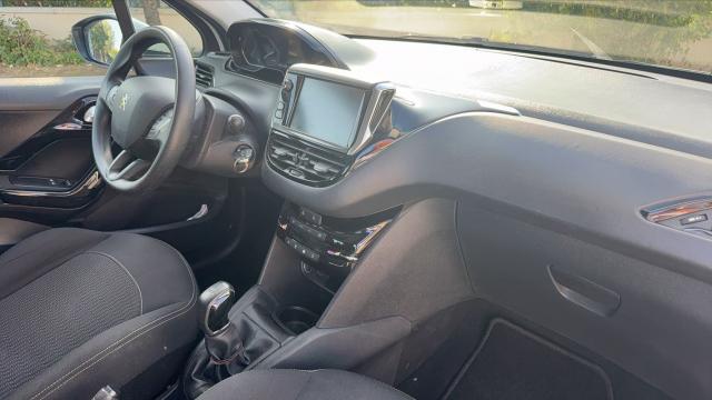 Peugeot 208 image 2
