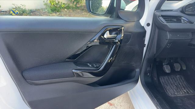 Peugeot 208 image 7