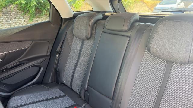 Peugeot 3008 image 2