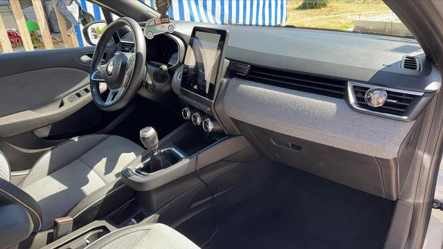 Renault Clio image 2