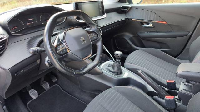 Peugeot 208 image 8