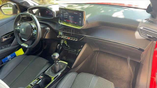 Peugeot 208 image 8