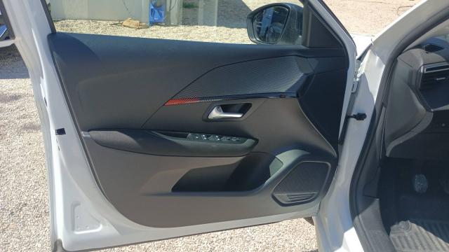 Peugeot 208 image 4