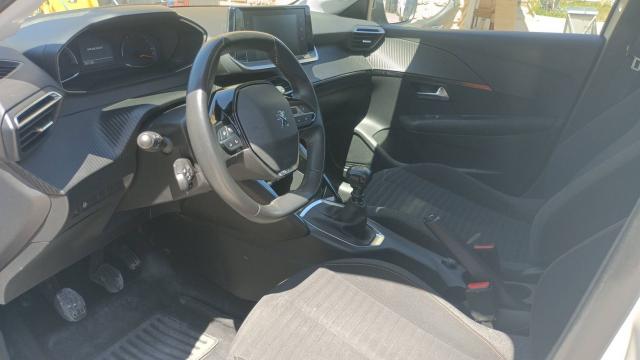 Peugeot 208 image 3