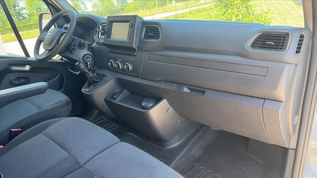Nissan Interstar image 2