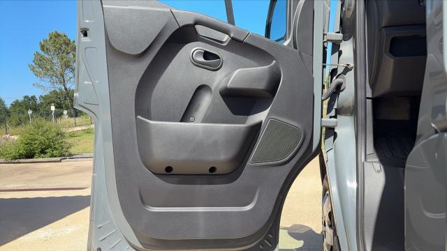 Nissan Interstar image 5
