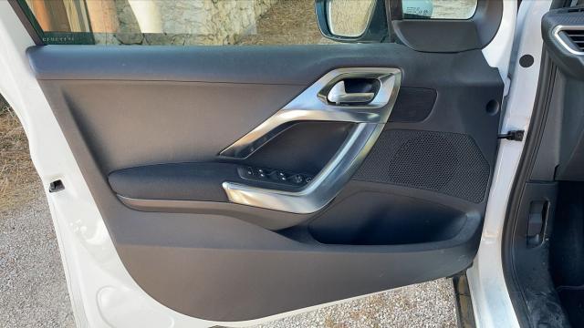 Peugeot 2008 image 3