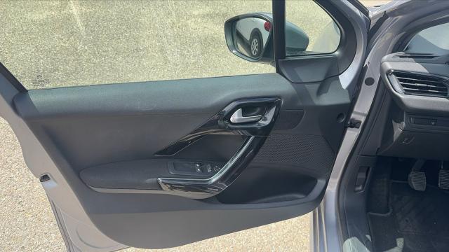 Peugeot 208 image 1