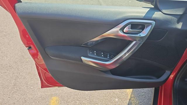 Peugeot 2008 image 3