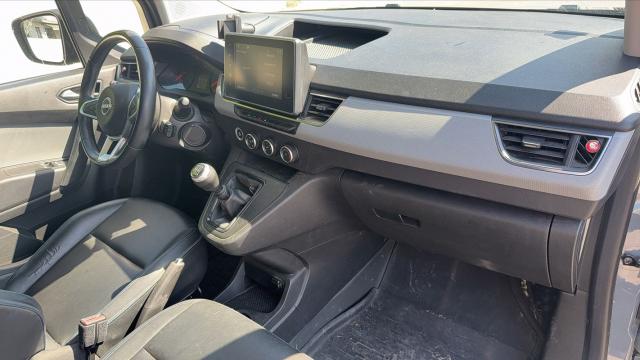 Nissan Townstar image 9