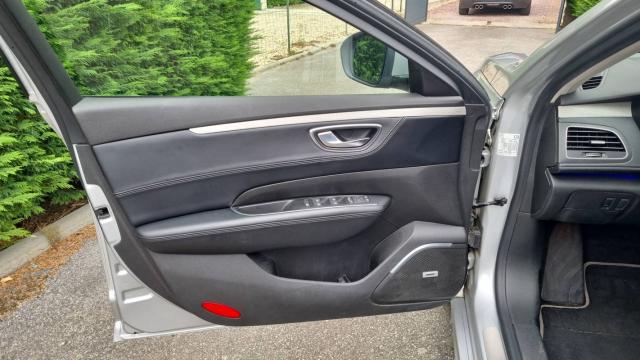 Renault Talisman Estate image 5