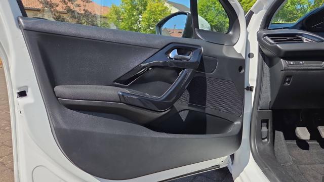 Peugeot 208 image 3