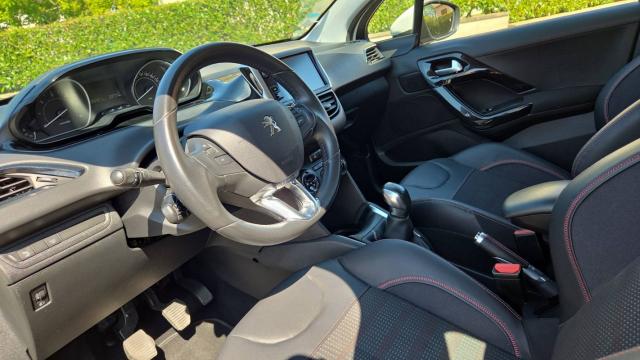 Peugeot 208 image 9