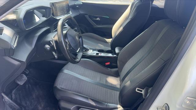 Peugeot 2008 image 2