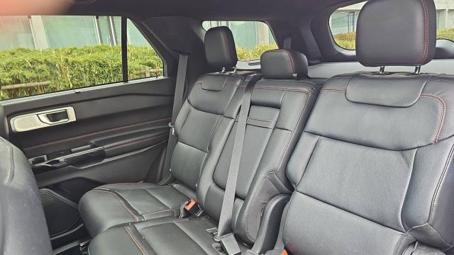 Ford Explorer image 3