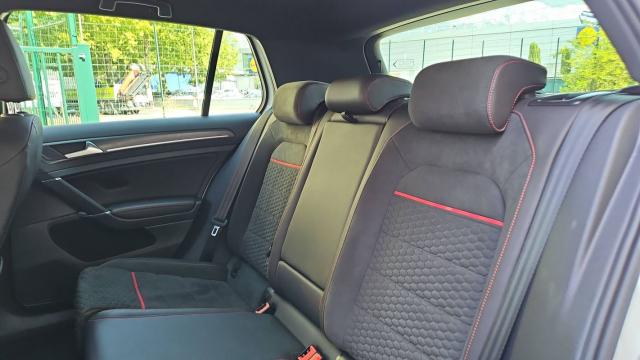 Volkswagen Golf image 9