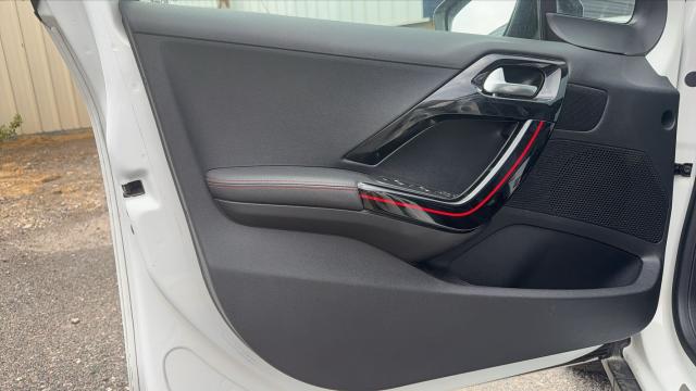Peugeot 2008 image 1
