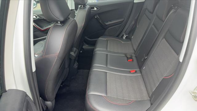 Peugeot 2008 image 2
