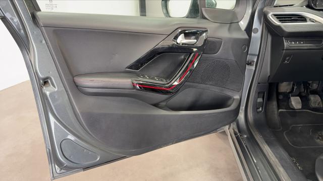 Peugeot 208 image 9