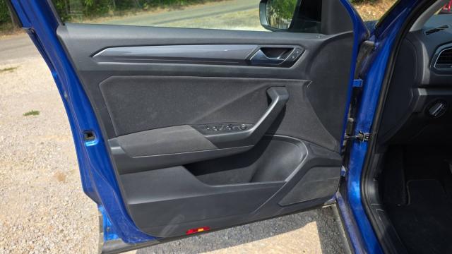 Volkswagen T-Roc image 8