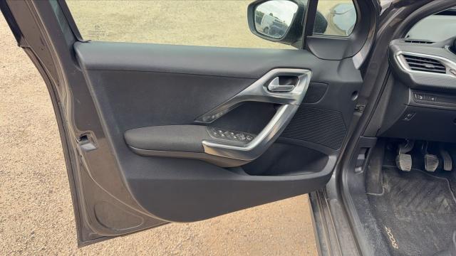 Peugeot 2008 image 2