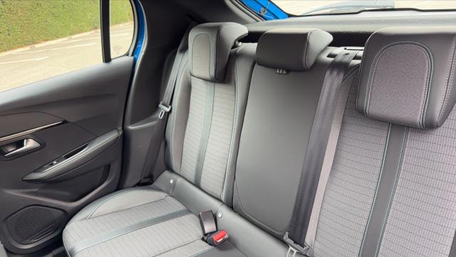 Peugeot 208 image 6