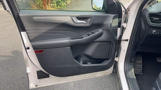 Ford Kuga image 4