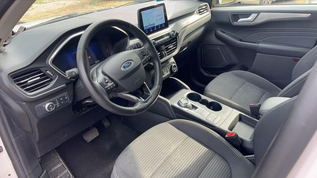 Ford Kuga image 9