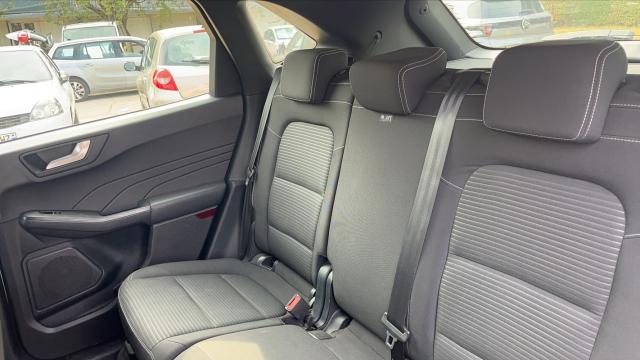 Ford Kuga image 8
