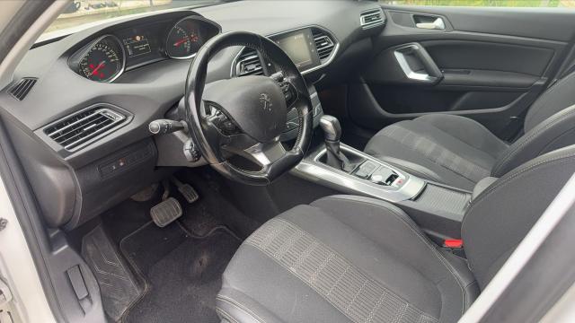 Peugeot 308 image 8