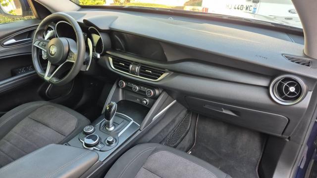 Alfa Romeo Stelvio image 2