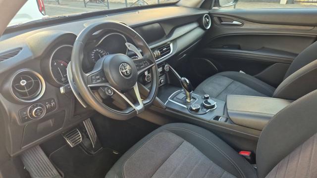 Alfa Romeo Stelvio image 9