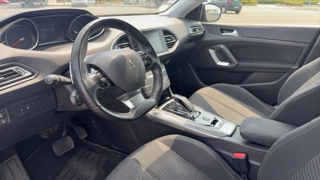 Peugeot 308 image 2