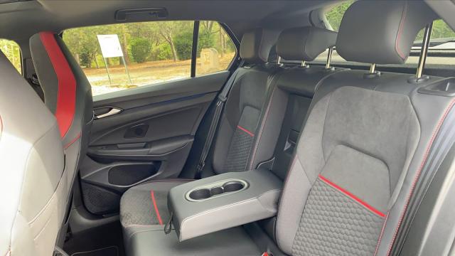 Volkswagen Golf image 9