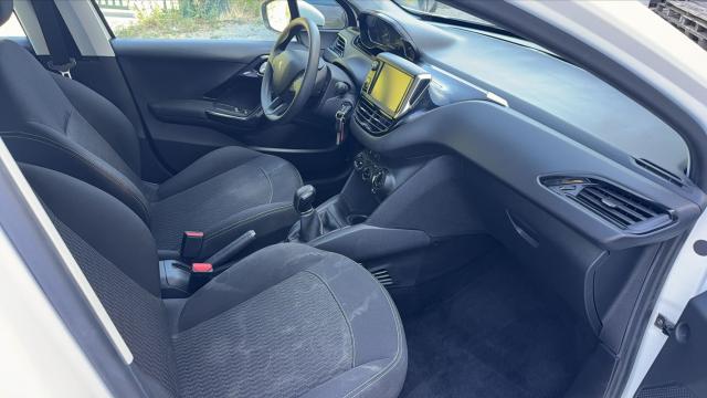 Peugeot 208 image 6