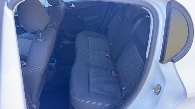 Peugeot 208 image 9