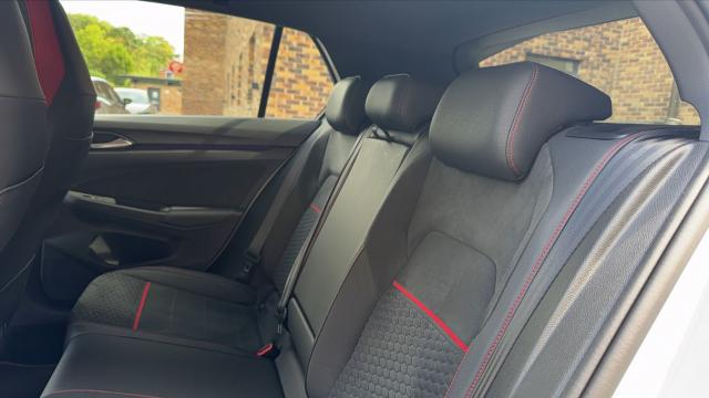 Volkswagen Golf image 8