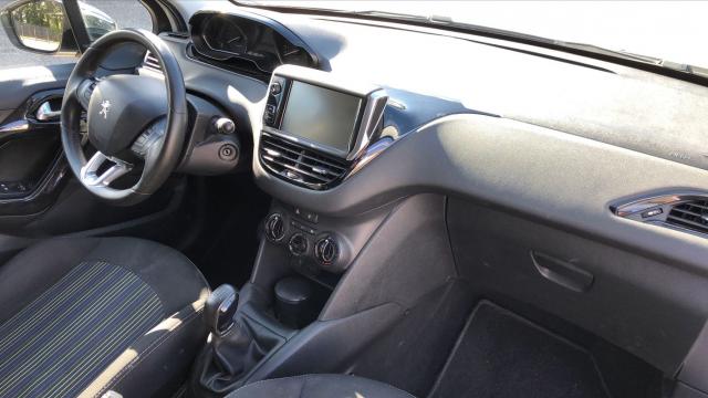 Peugeot 208 image 7