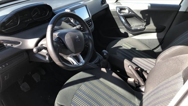 Peugeot 208 image 2