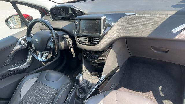 Peugeot 2008 image 9