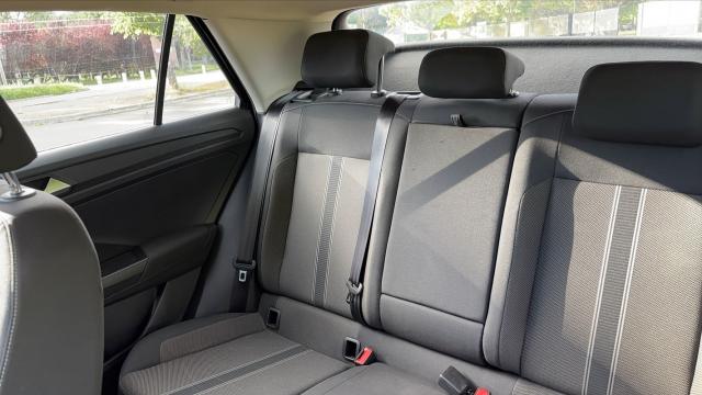Volkswagen T-Roc image 5